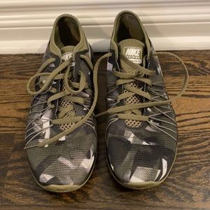 Black camo Nike athletic sneakers size 8